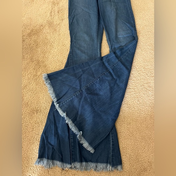 Show me your mumu classic flare jeans size small - Picture 2 of 4
